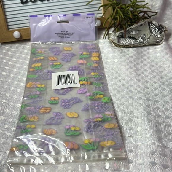 10 Cello Easter Treat Bags with Twist Ties - 5" x 10" - American Greetings. - Picture 2 of 2